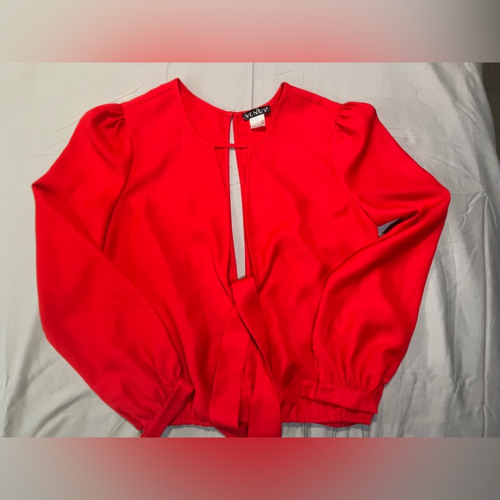 SET OF TWO! Venus deep v long sleeve top Size 4 RED and Denim overalls size 4 - Picture 2 of 9